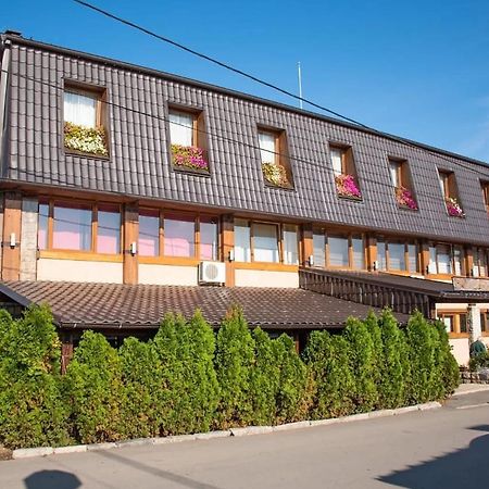 Hotel "Vir" Velika Plana Zewnętrze zdjęcie