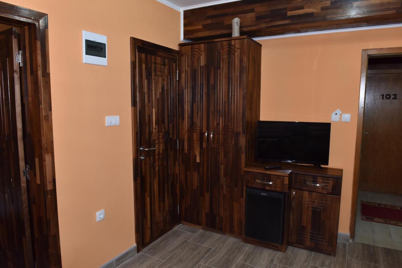 Hotel "Vir" Velika Plana Zewnętrze zdjęcie