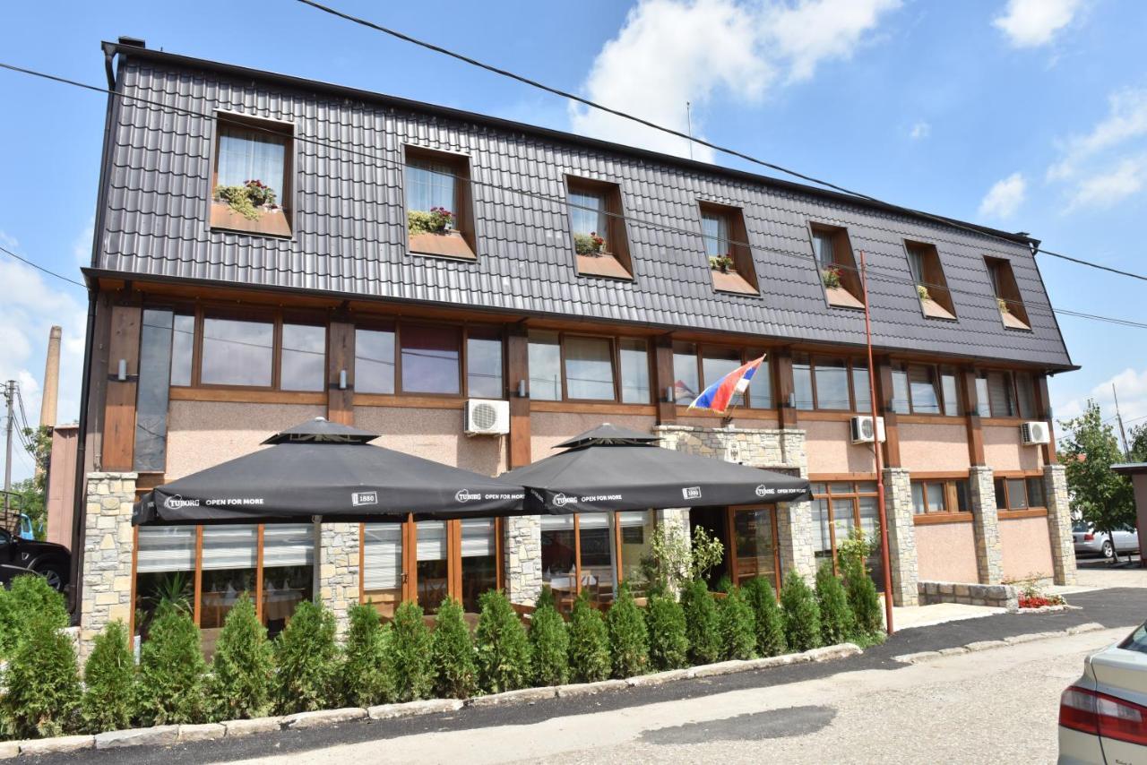 Hotel "Vir" Velika Plana Zewnętrze zdjęcie